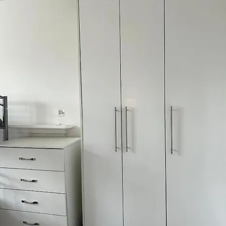 Sarsfield בית הארחה *